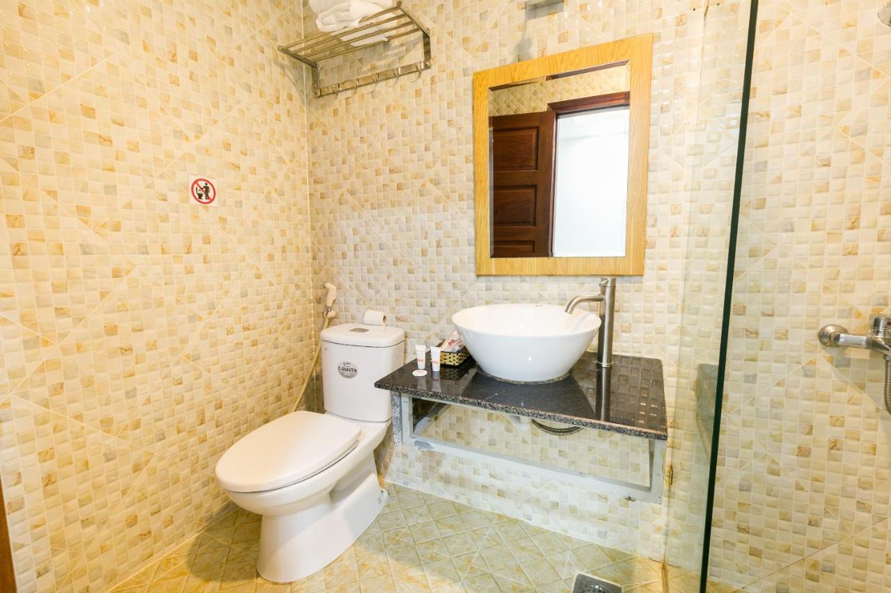 Oyo 652 Monaco Hotel Ho Chi Minh City Bagian luar foto
